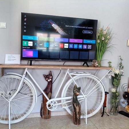 Airport Friendly House 1 Apartment Artemida  Bagian luar foto