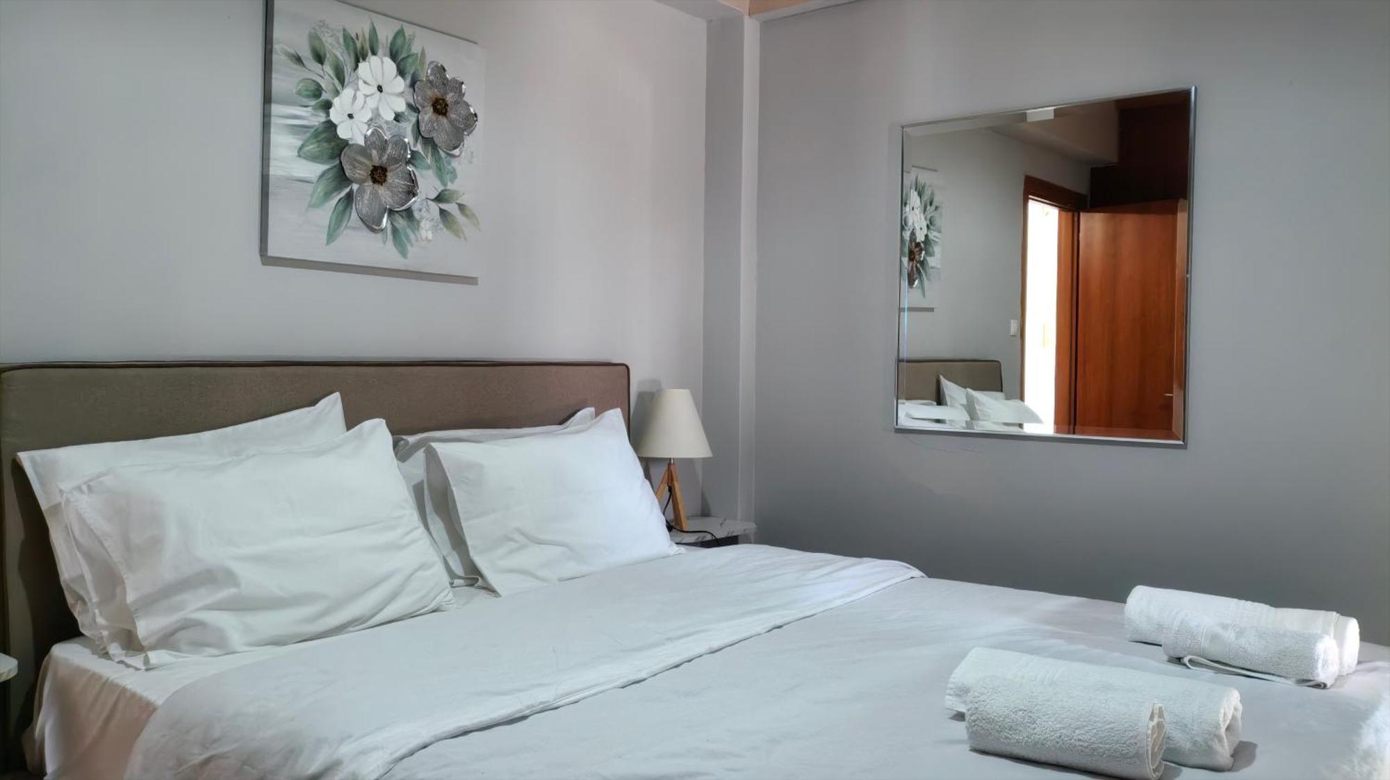 Airport Friendly House 1 Apartment Artemida  Bagian luar foto