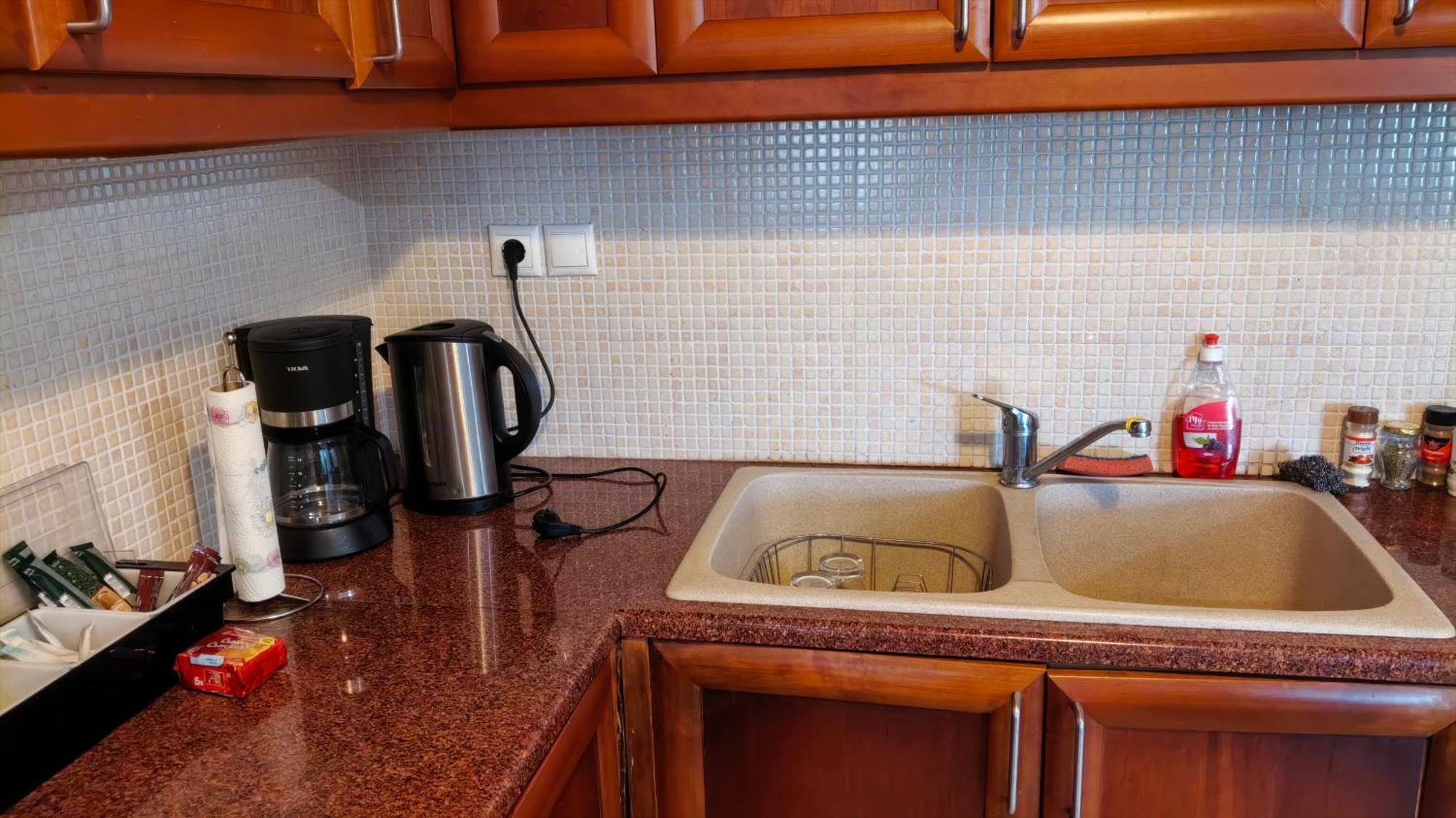 Airport Friendly House 1 Apartment Artemida  Bagian luar foto